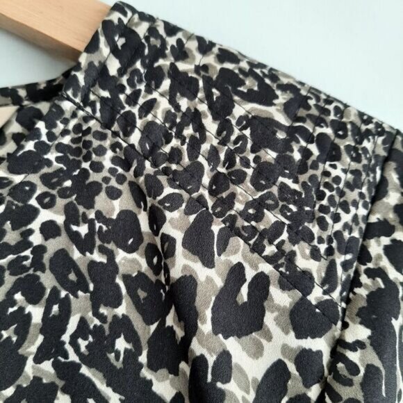 BANANA REPUBLIC Boxy Lightweight Short Sleeve Leopard Blouse Top Sz M - Picture 5 of 11